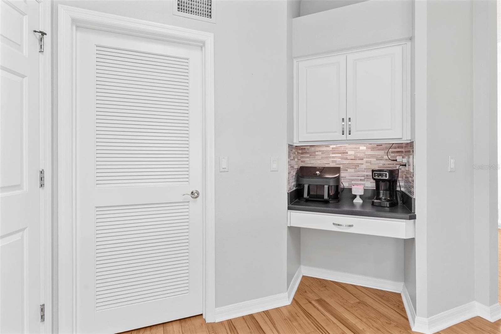 Kitchen Desk/Coffee Bar - 3354 SAINT LUCIA CT, TAVARES