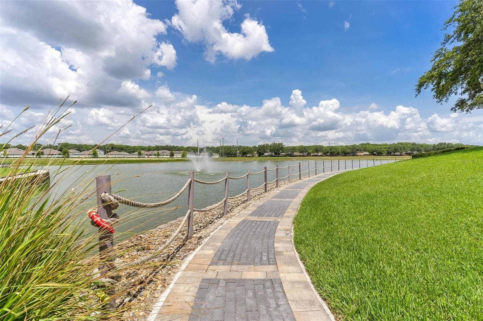 Path along lake - 3354 SAINT LUCIA CT, TAVARES