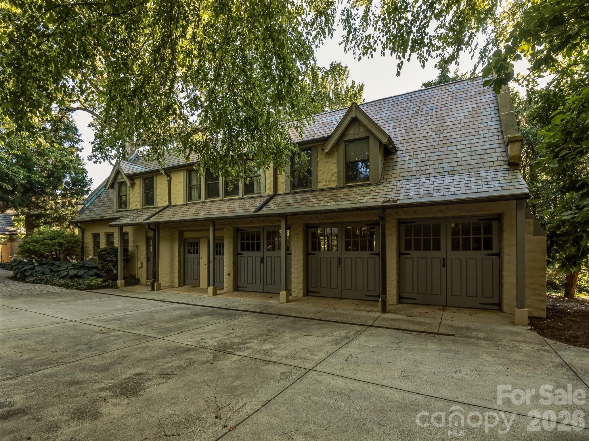 Guest house with extra garages - Biltmore Forest