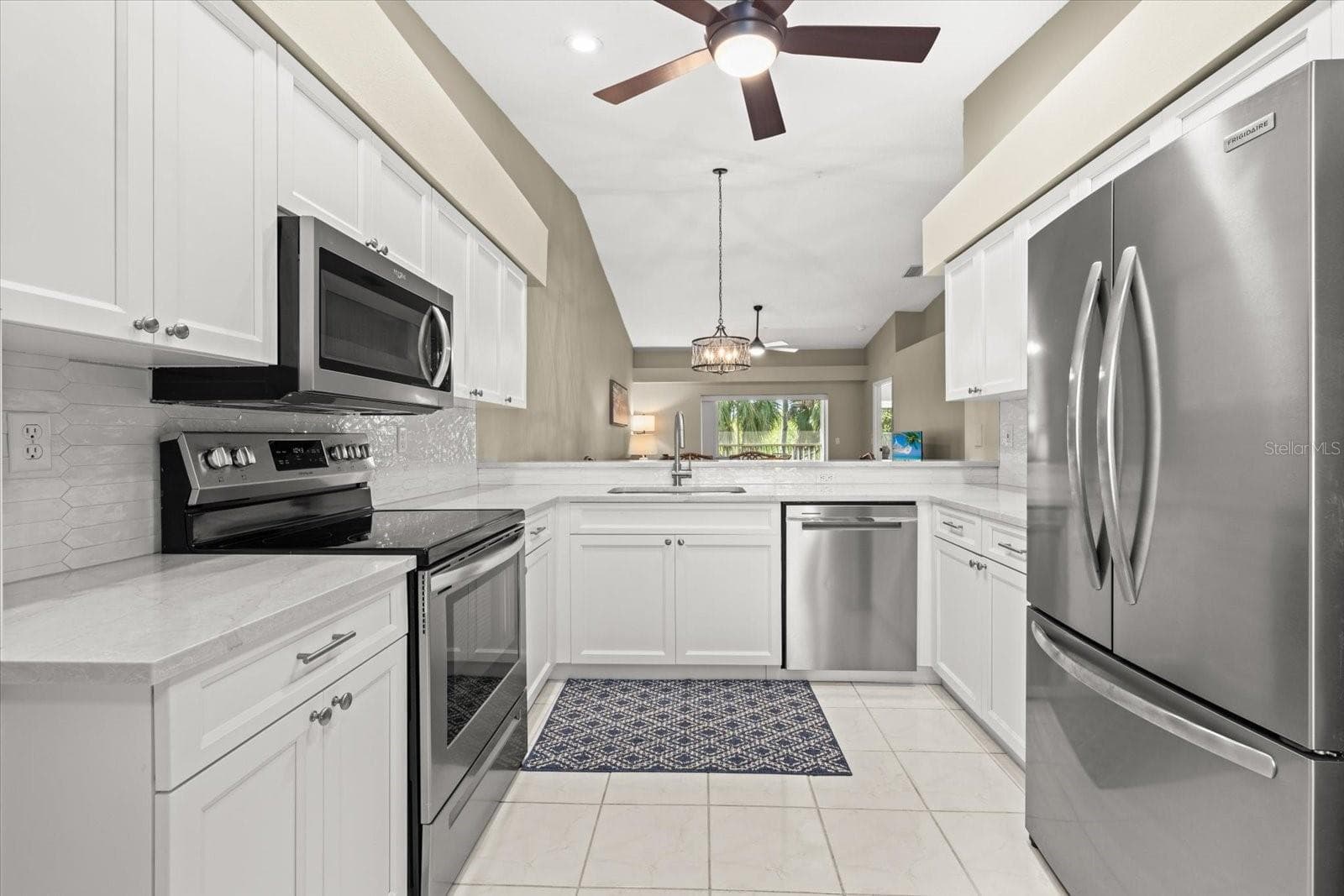 ALL STAINLESS APPLIANCES & WOOD CABINETRY - 9550 HIGH GATE DR #1525, SARASOTA