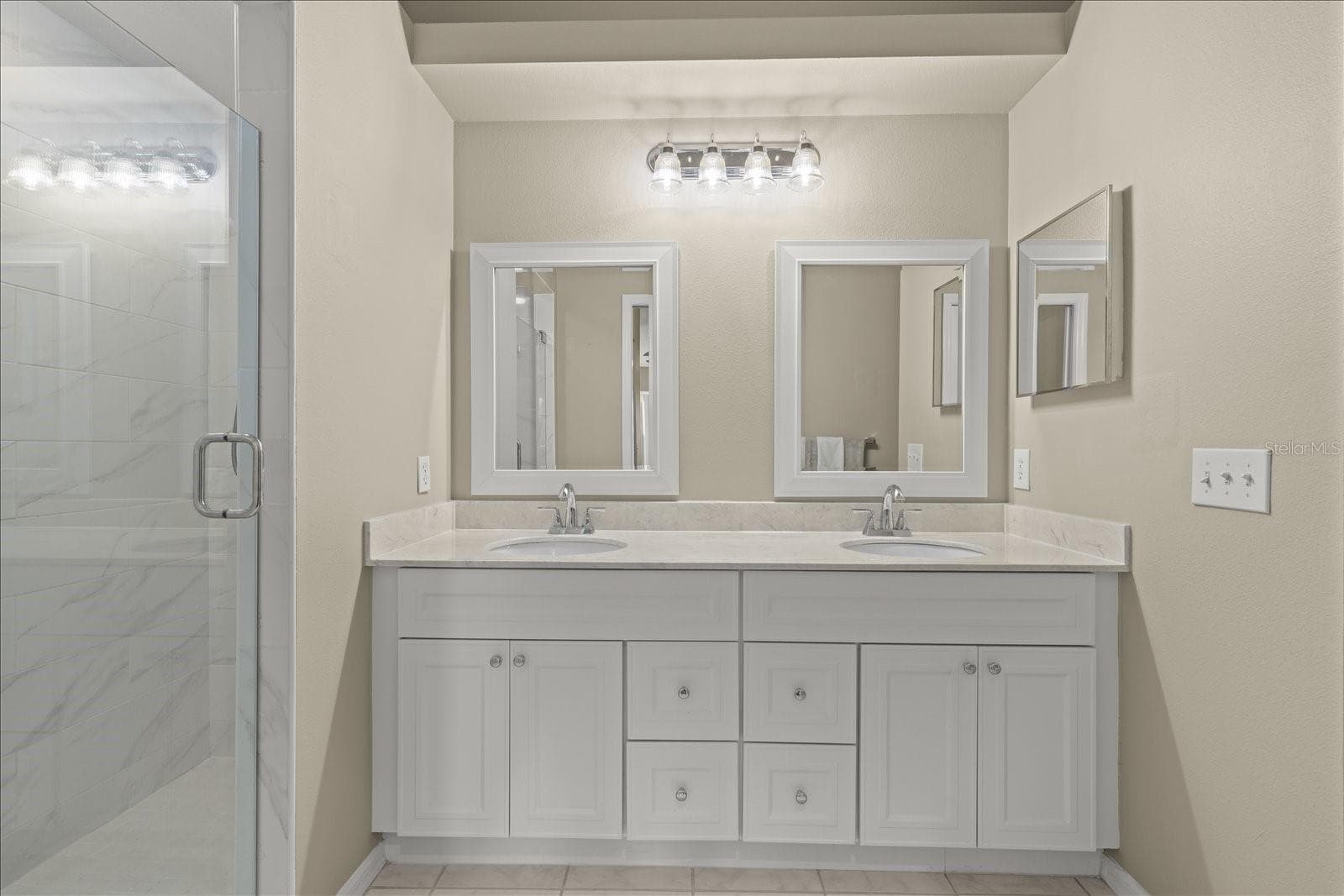 LUXURIOUS PRIMARY BATH - 9550 HIGH GATE DR #1525, SARASOTA