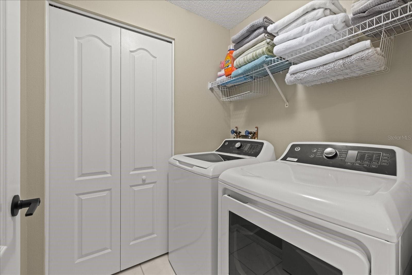 LAUNDRY ROOM WITH STORAGE CLOSET - 9550 HIGH GATE DR #1525, SARASOTA