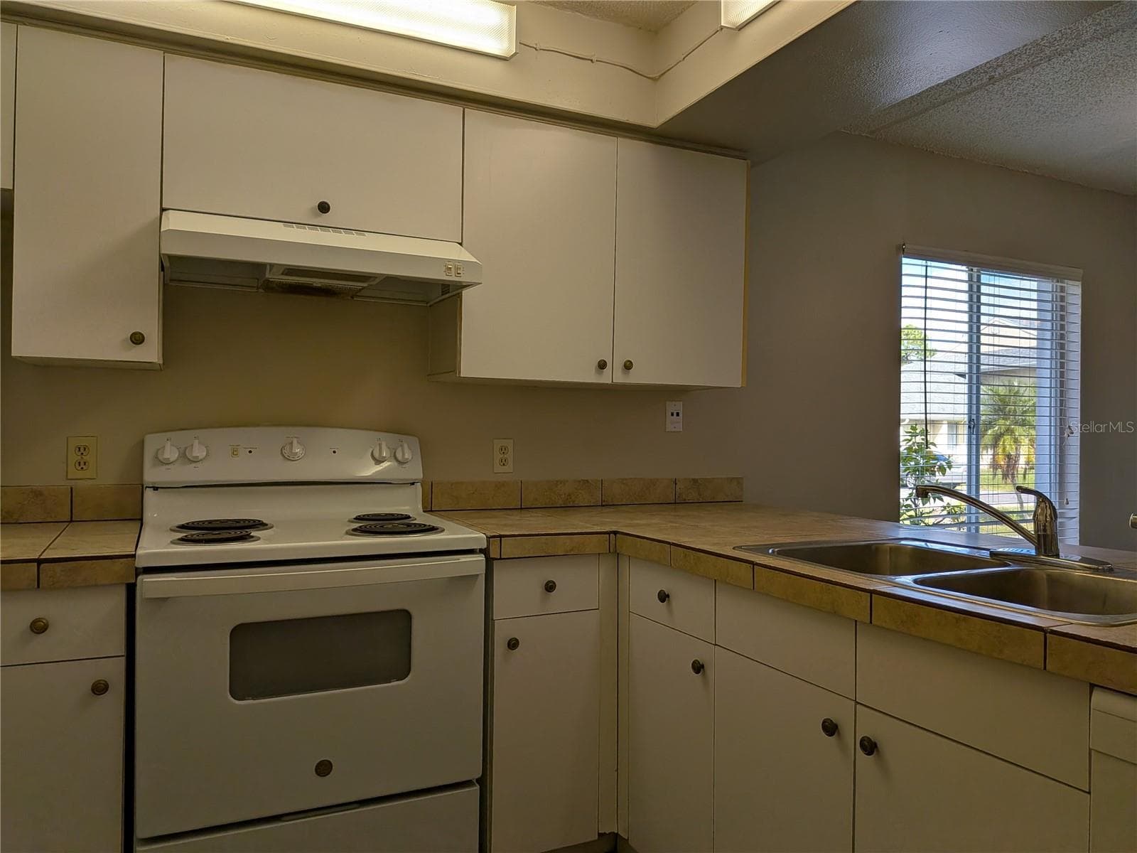 Condominium at 5613 BLUE SHADOWS CT #60-2, ORLANDO, photo 10 of 24