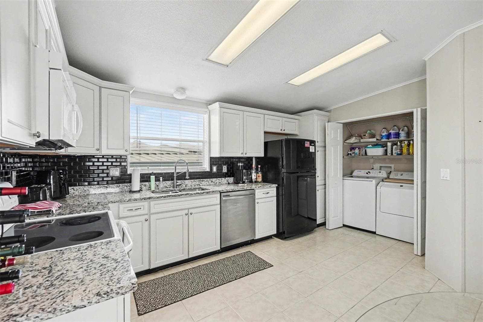 Manufactured Home at 226 BIMINI DR, PALMETTO, photo 3 of 17