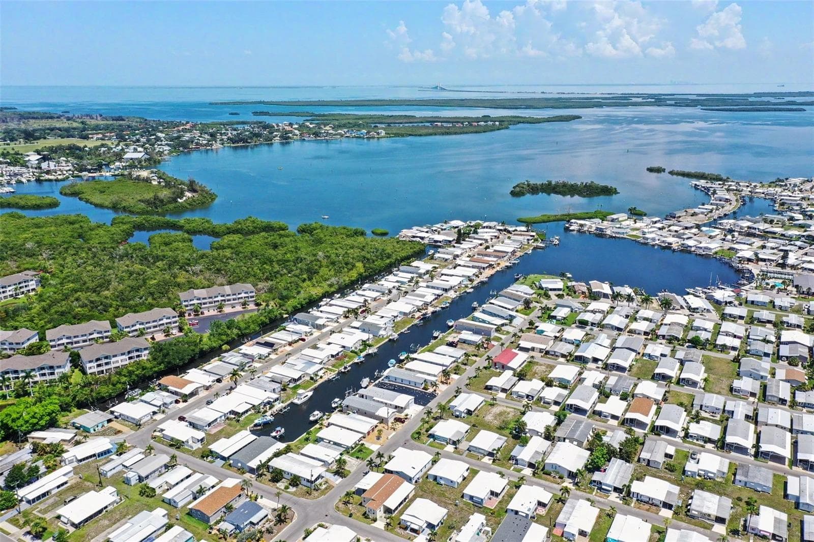 Manufactured Home at 226 BIMINI DR, PALMETTO, photo 12 of 17