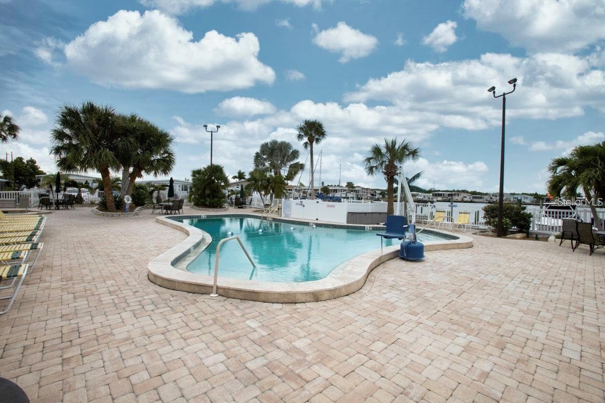 Manufactured Home at 226 BIMINI DR, PALMETTO, photo 16 of 17