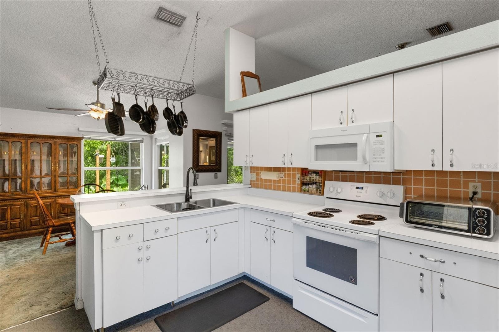 Kitchen - 907 50TH ST E, BRADENTON