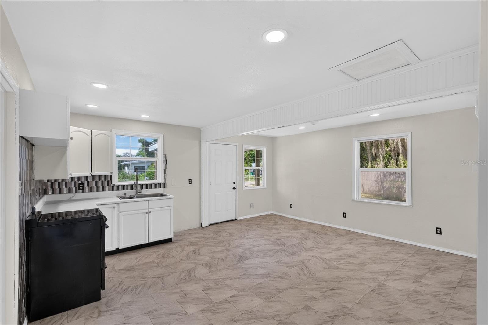 Single Family Residence at 8024 HILLMAN AVE, PUNTA GORDA, photo 4 of 39