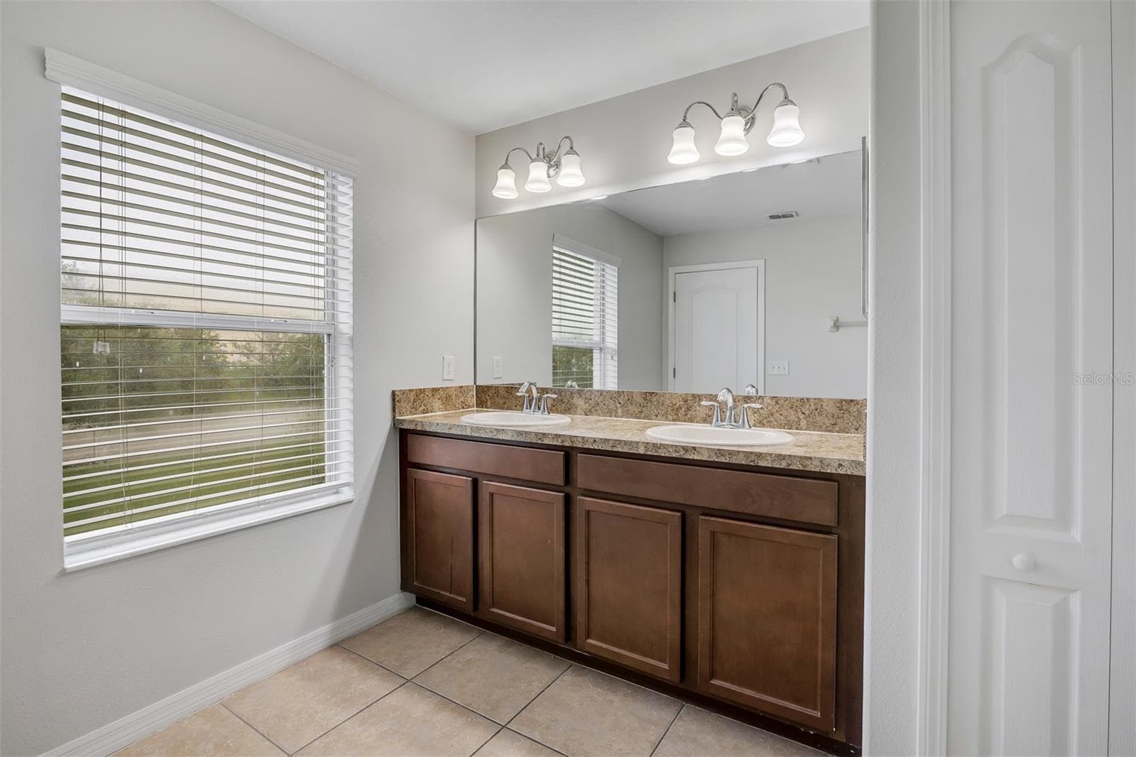 Townhouse at 10975 SAVANNAH LANDING CIR, ORLANDO, photo 23 of 31