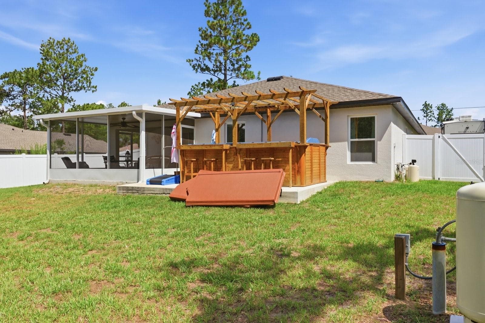 fenced backyard - 12200 PINE FINCH AVE, WEEKI WACHEE