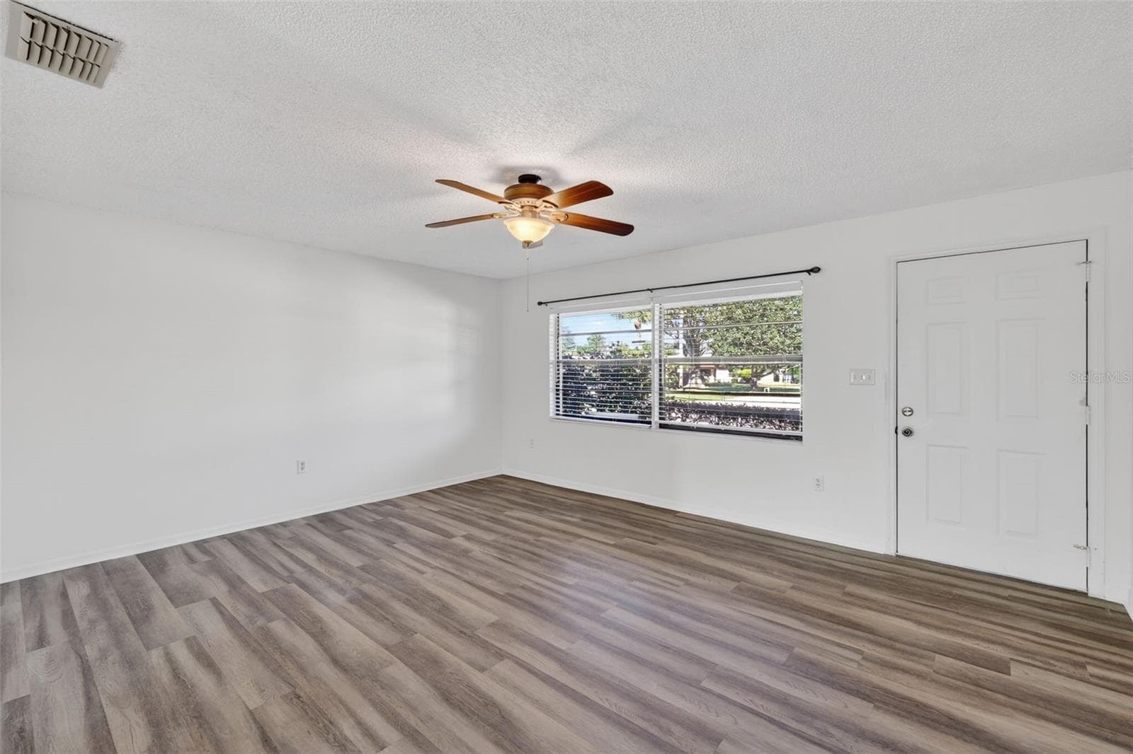 Villa at 12520 ORANGEWOOD CT, TAVARES, photo 3 of 23