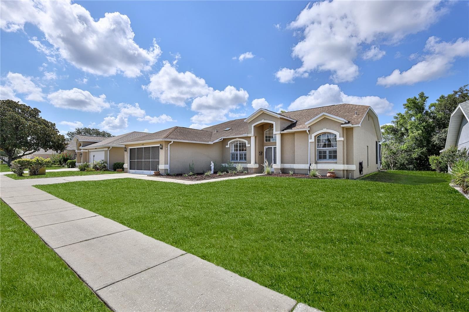 virtually staged - 10376 HENDERSON ST, SPRING HILL