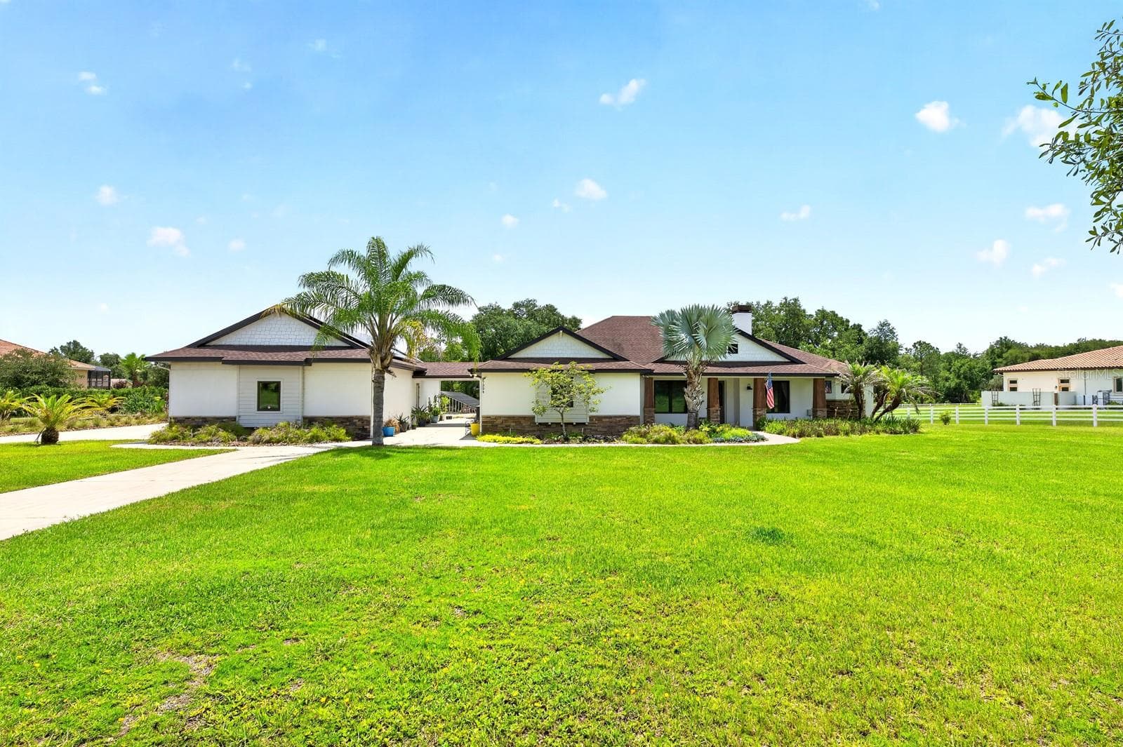 **WELCOME HOME** - 27324 GRAND OAK LN, TAVARES