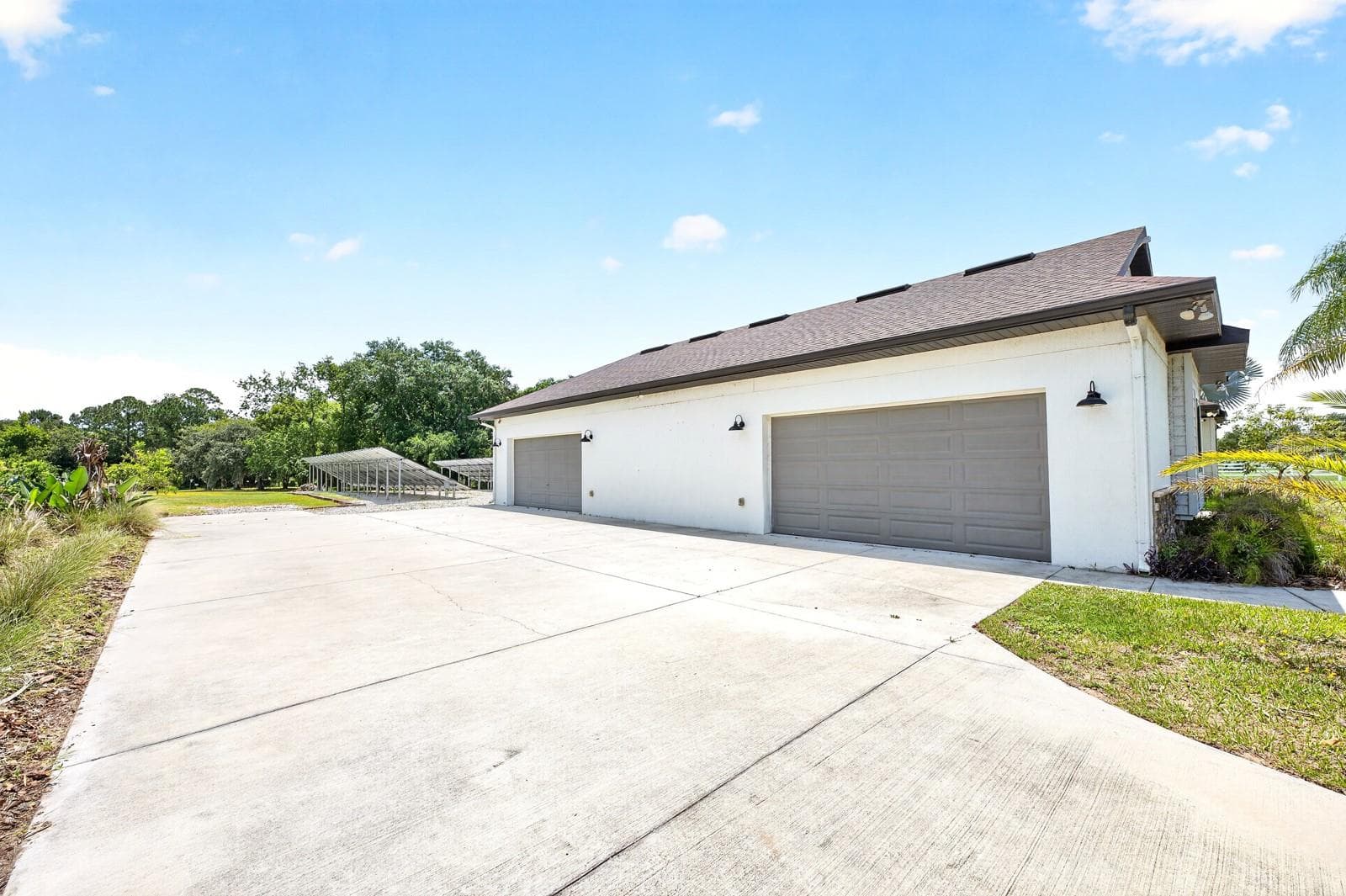 4-car detached garage. - 27324 GRAND OAK LN, TAVARES