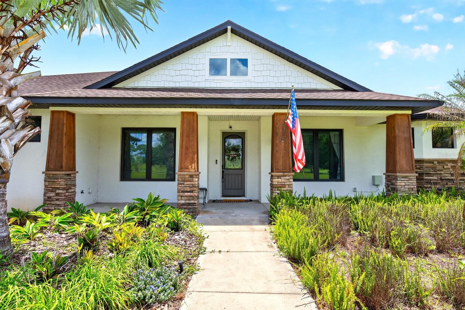Large covered front porch. - 27324 GRAND OAK LN, TAVARES