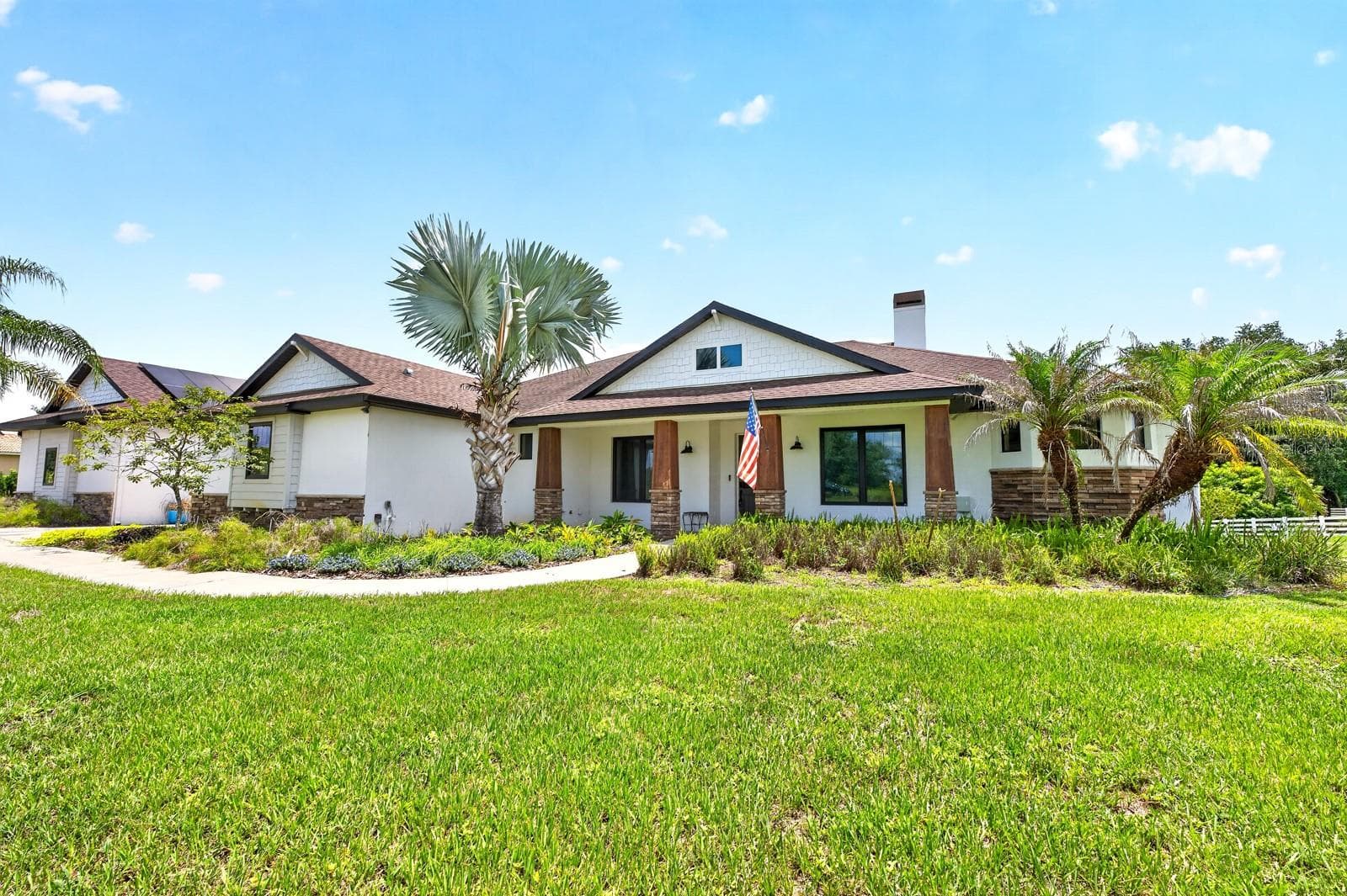 **WELCOME HOME** - 27324 GRAND OAK LN, TAVARES