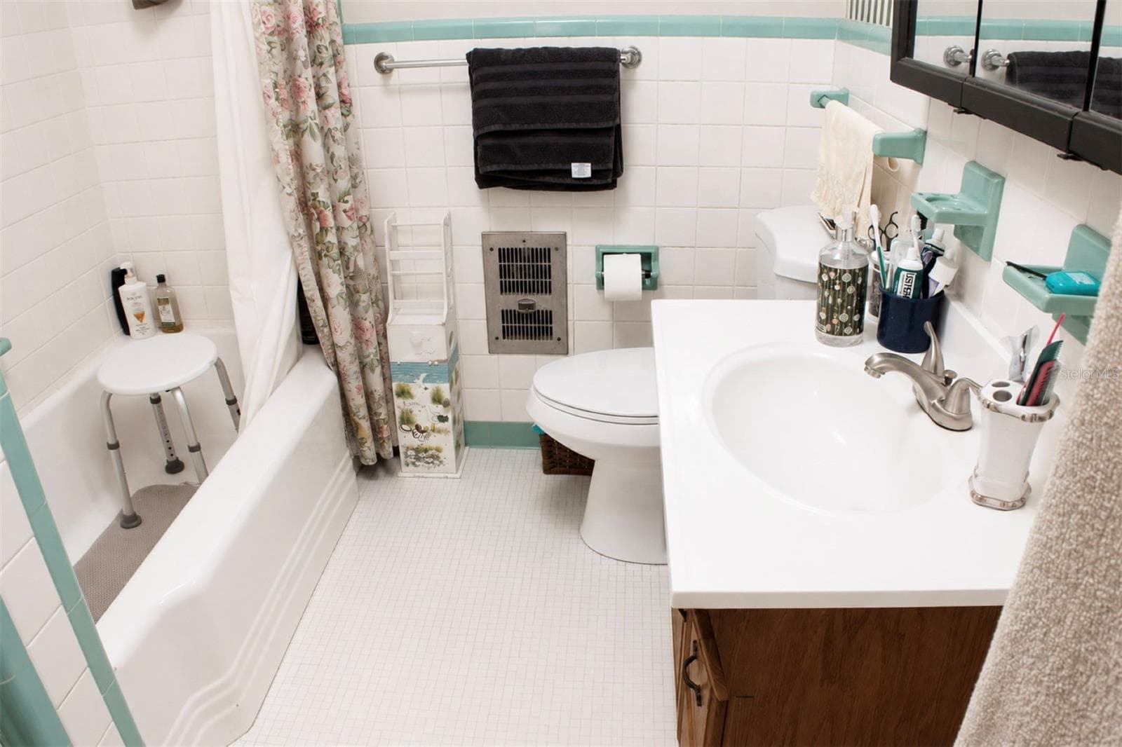 Bathroom - 1405 28TH ST NW, WINTER HAVEN