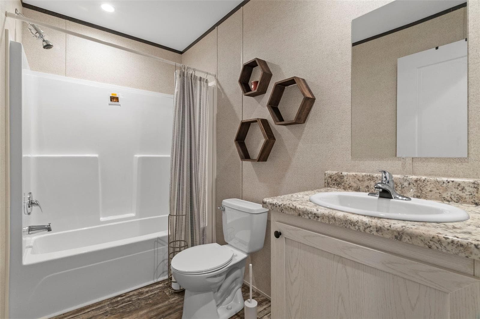 Manufactured Home at 4363 CR 690, WEBSTER, photo 15 of 37