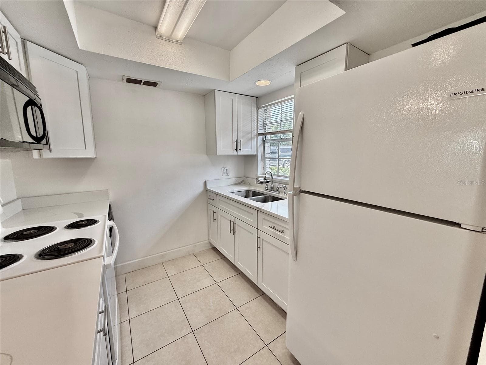 Condominium at 9605 EASTFIELD RD #9605, THONOTOSASSA, photo 6 of 28