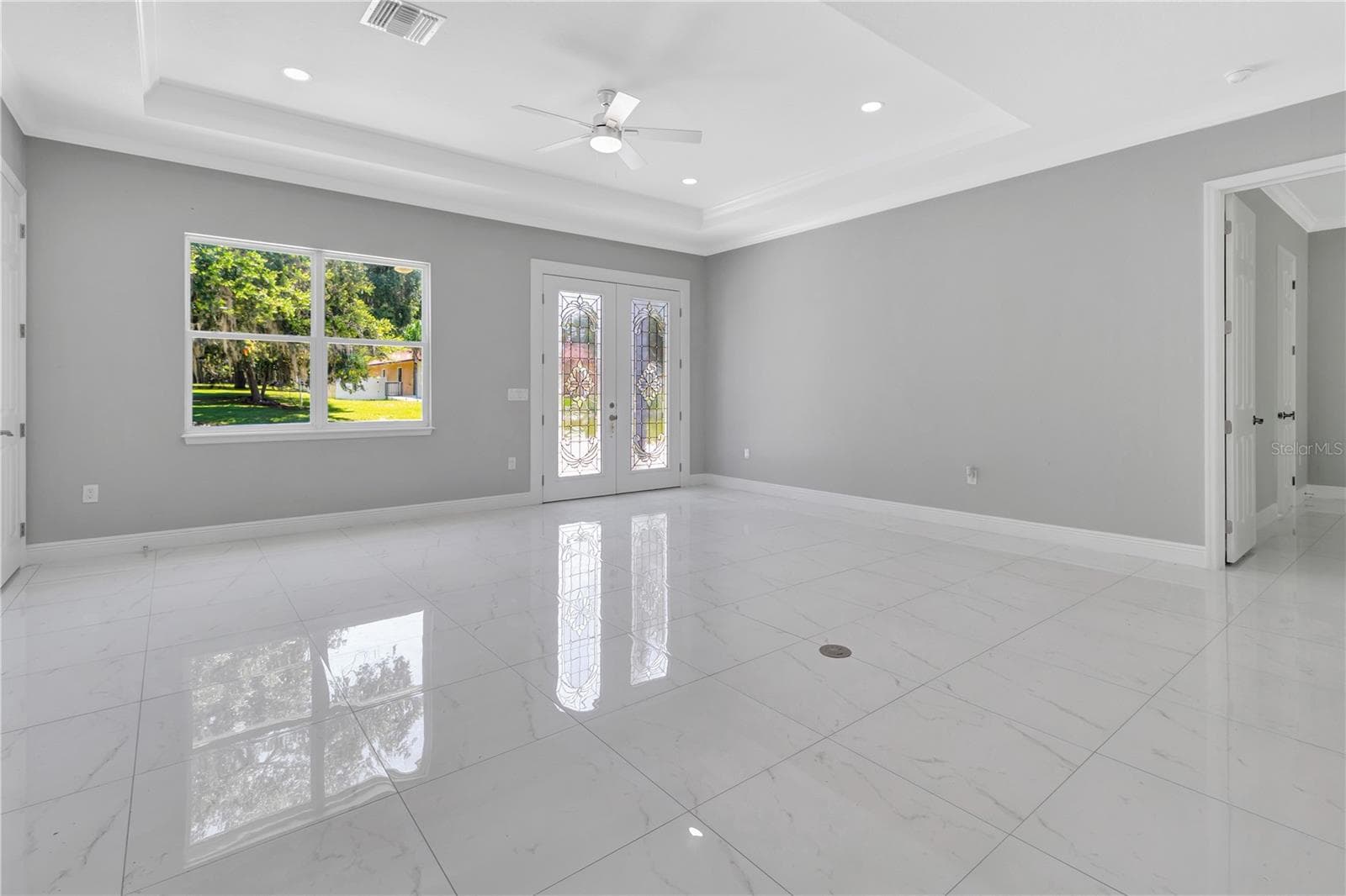 LIVING FROM KITCHEN - 319 WATER SHORE DR, LEESBURG