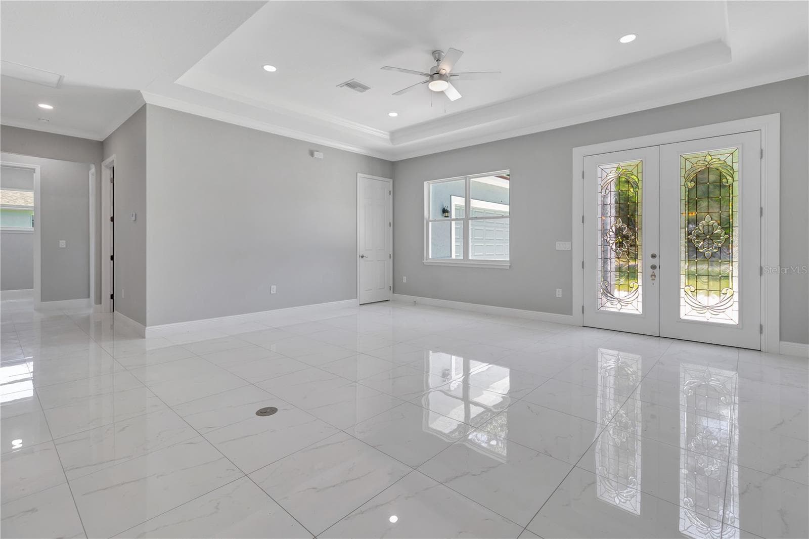 VACANT LIVING FROM DINNING - 319 WATER SHORE DR, LEESBURG