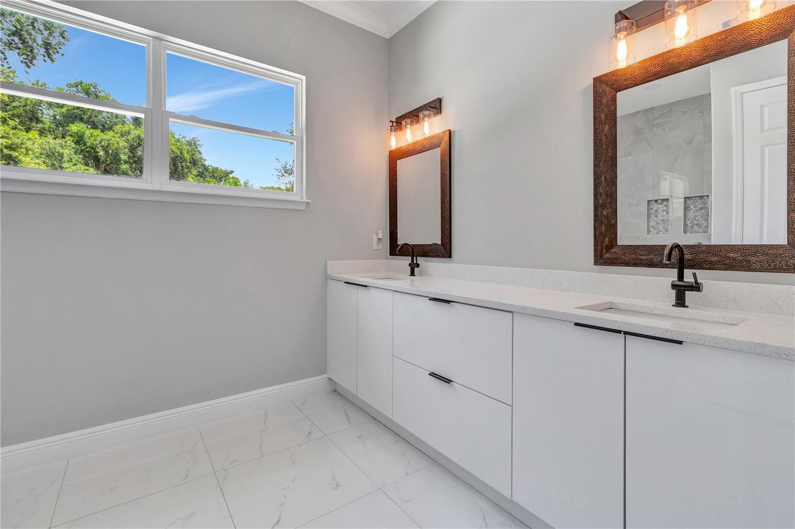 MASTER BATH - 319 WATER SHORE DR, LEESBURG
