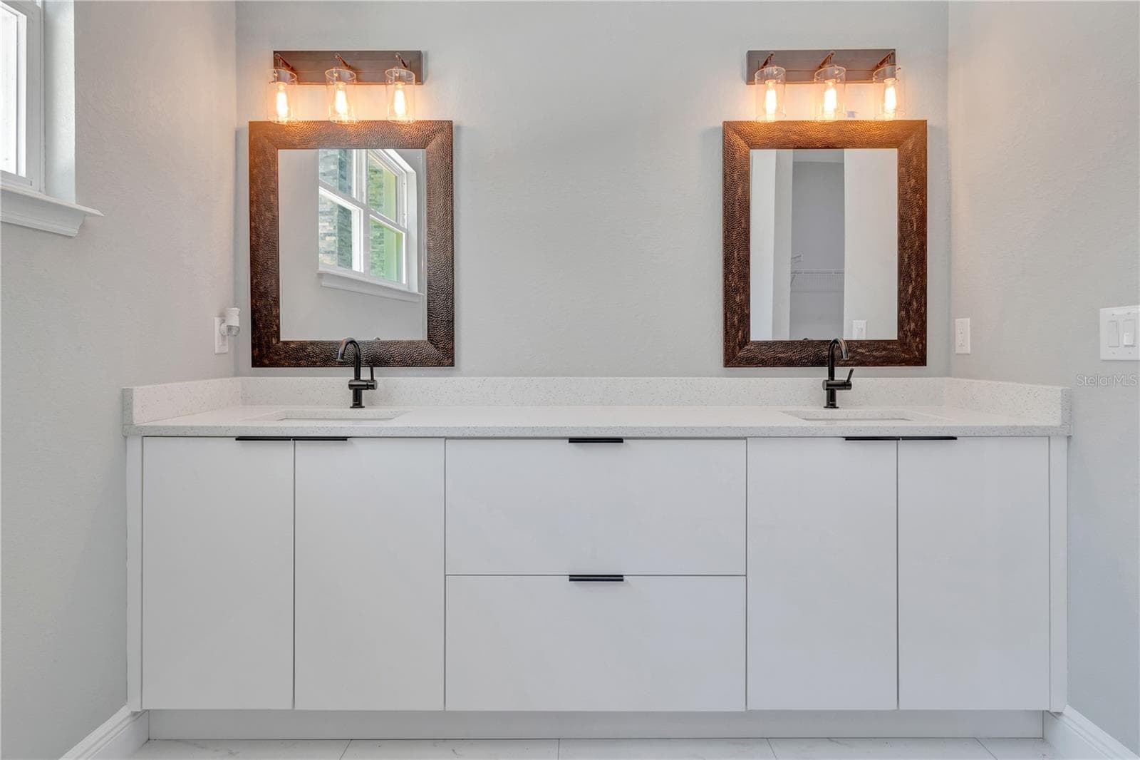 MASTER BATH - 319 WATER SHORE DR, LEESBURG