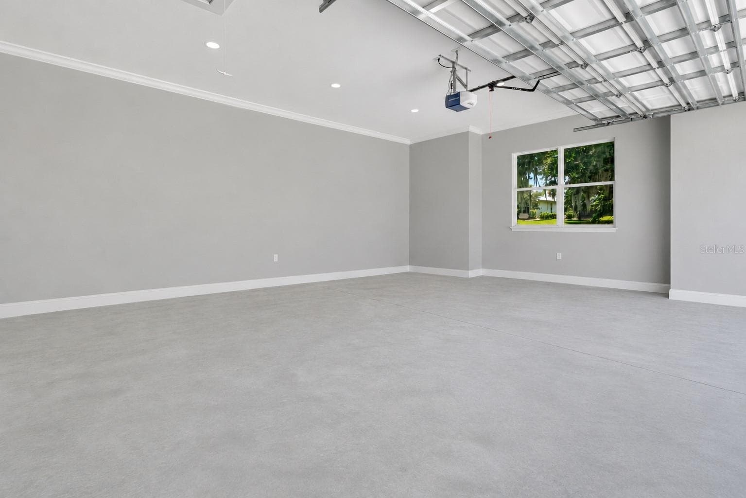 2+ X LARGE GARAGE - 319 WATER SHORE DR, LEESBURG