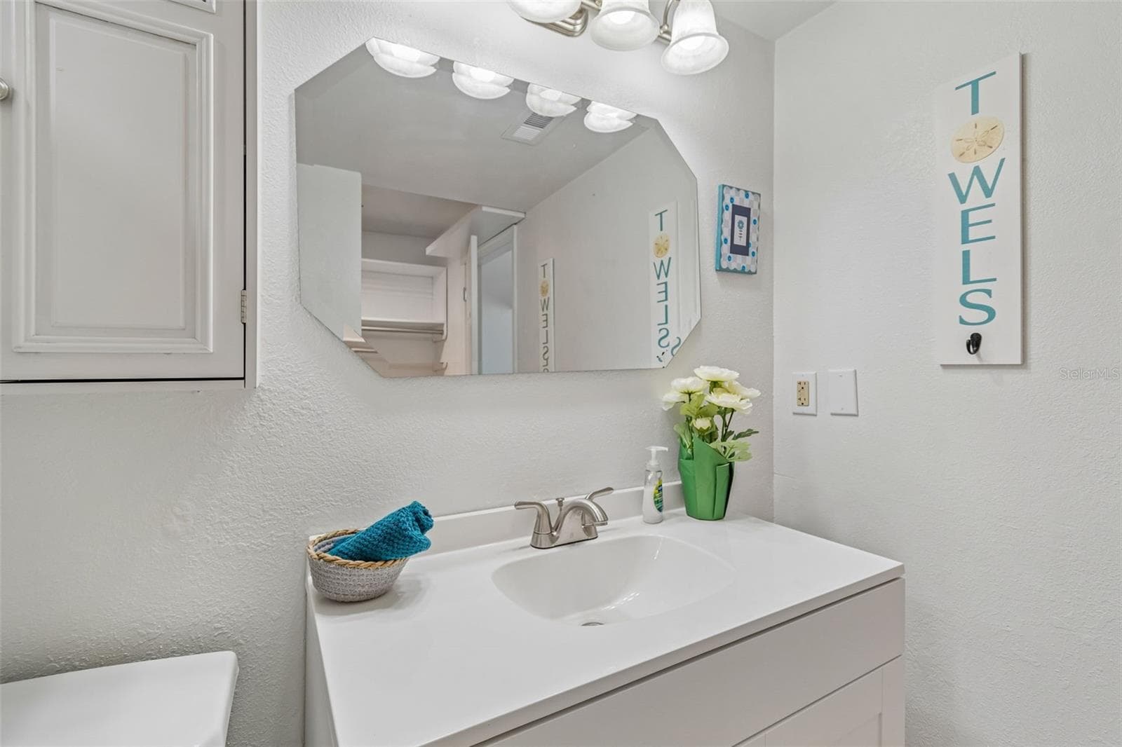 Condominium at 2117 LAKEWOOD CLUB DR S #7-N, ST PETERSBURG, photo 32 of 79