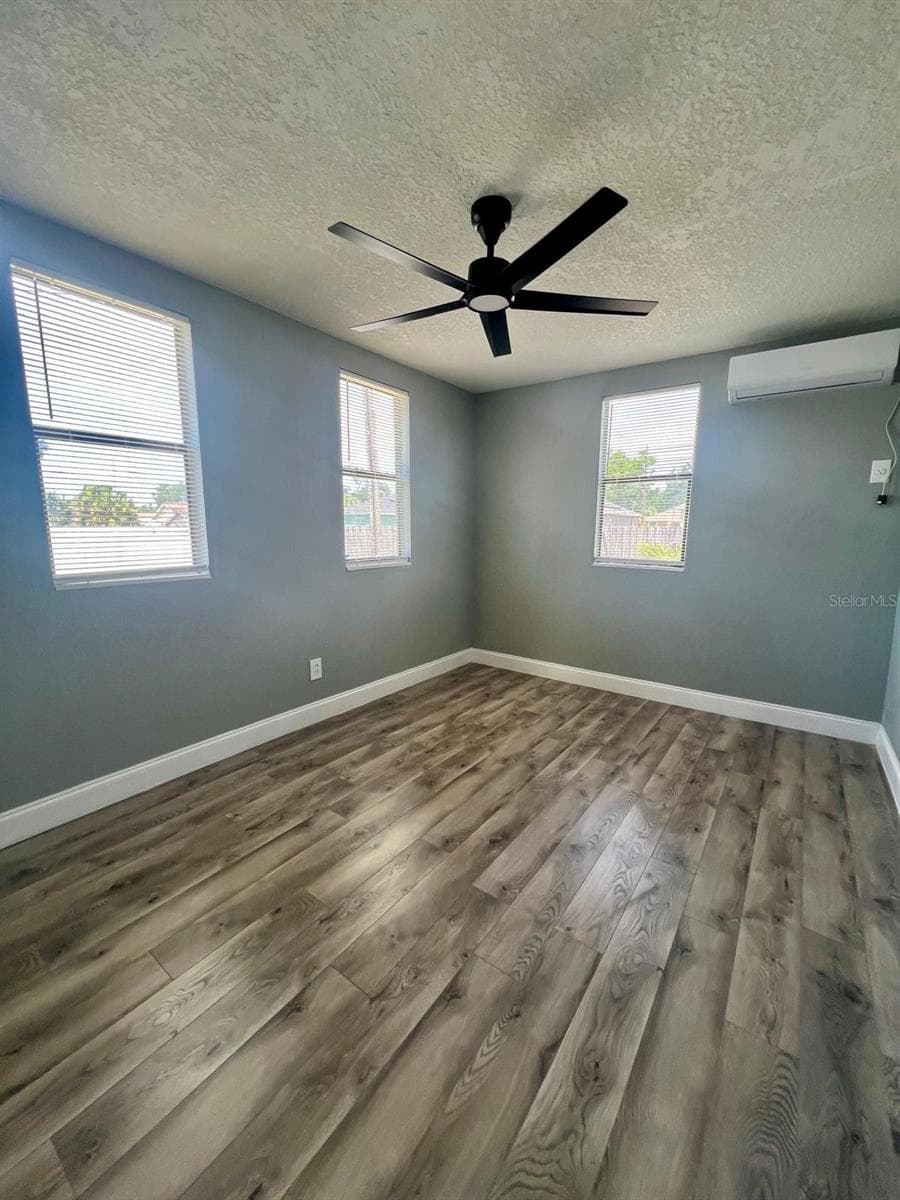 Single Family Residence at 708 MARTIN L KING JR AVE, LAKELAND, photo 2 of 9