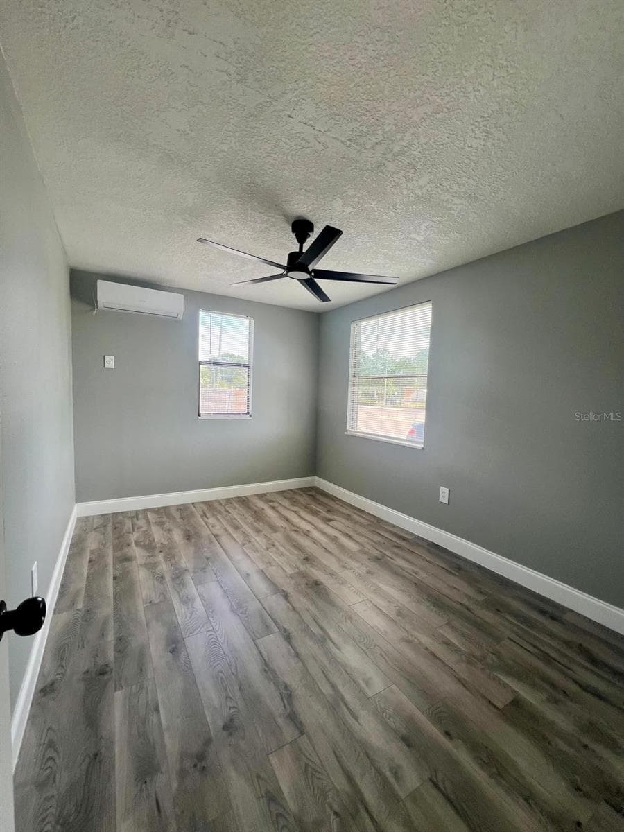 Single Family Residence at 708 MARTIN L KING JR AVE, LAKELAND, photo 3 of 9