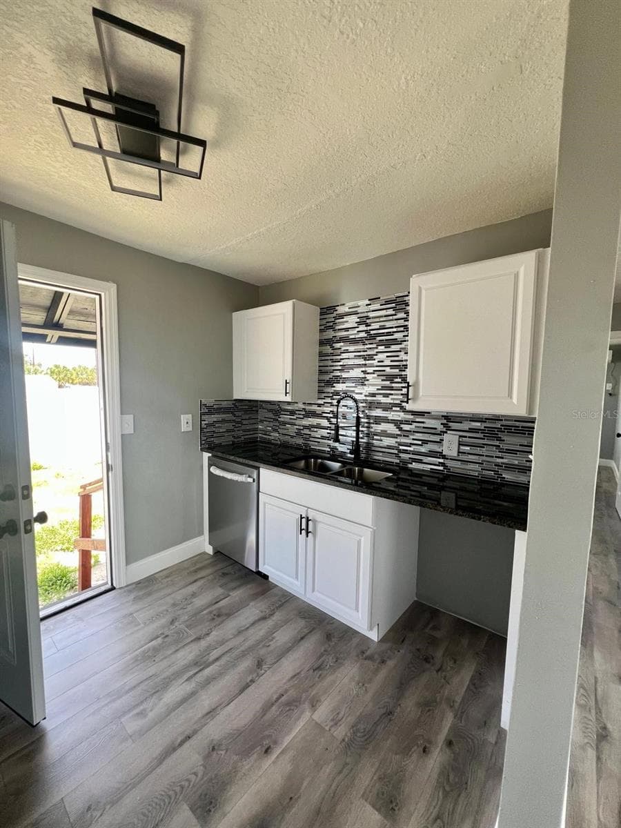 Single Family Residence at 708 MARTIN L KING JR AVE, LAKELAND, photo 8 of 9