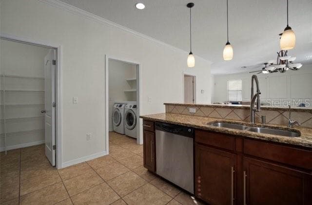 Kitchen view of Laundry Room - 2623 HOLLY BLUFF CT, PLANT CITY