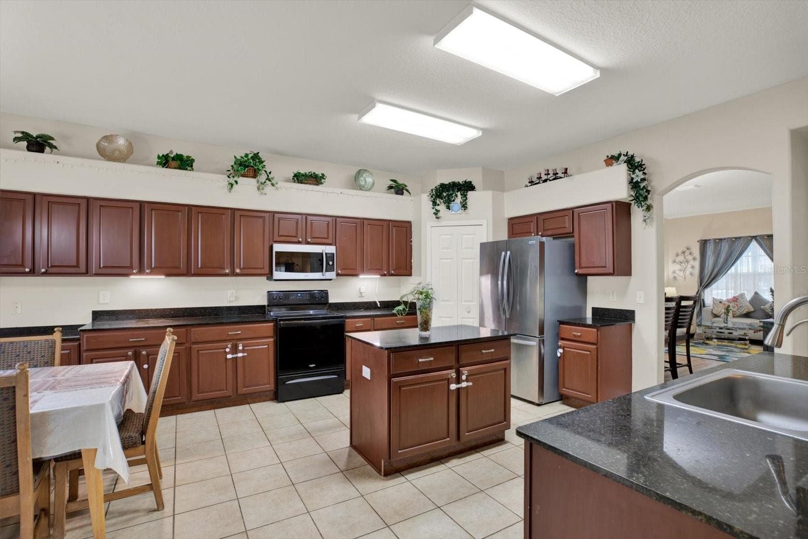 Single Family Residence at 31405 GLENDALOUGH WAY, WESLEY CHAPEL, photo 13 of 50