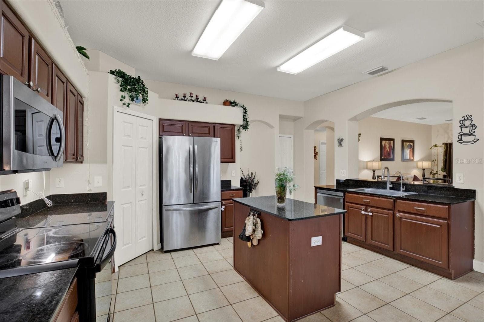 Single Family Residence at 31405 GLENDALOUGH WAY, WESLEY CHAPEL, photo 14 of 50