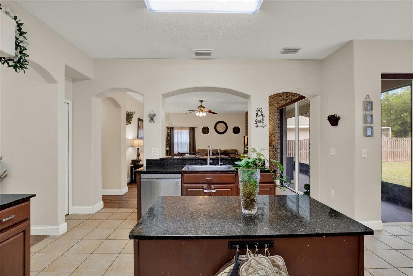 Single Family Residence at 31405 GLENDALOUGH WAY, WESLEY CHAPEL, photo 15 of 50