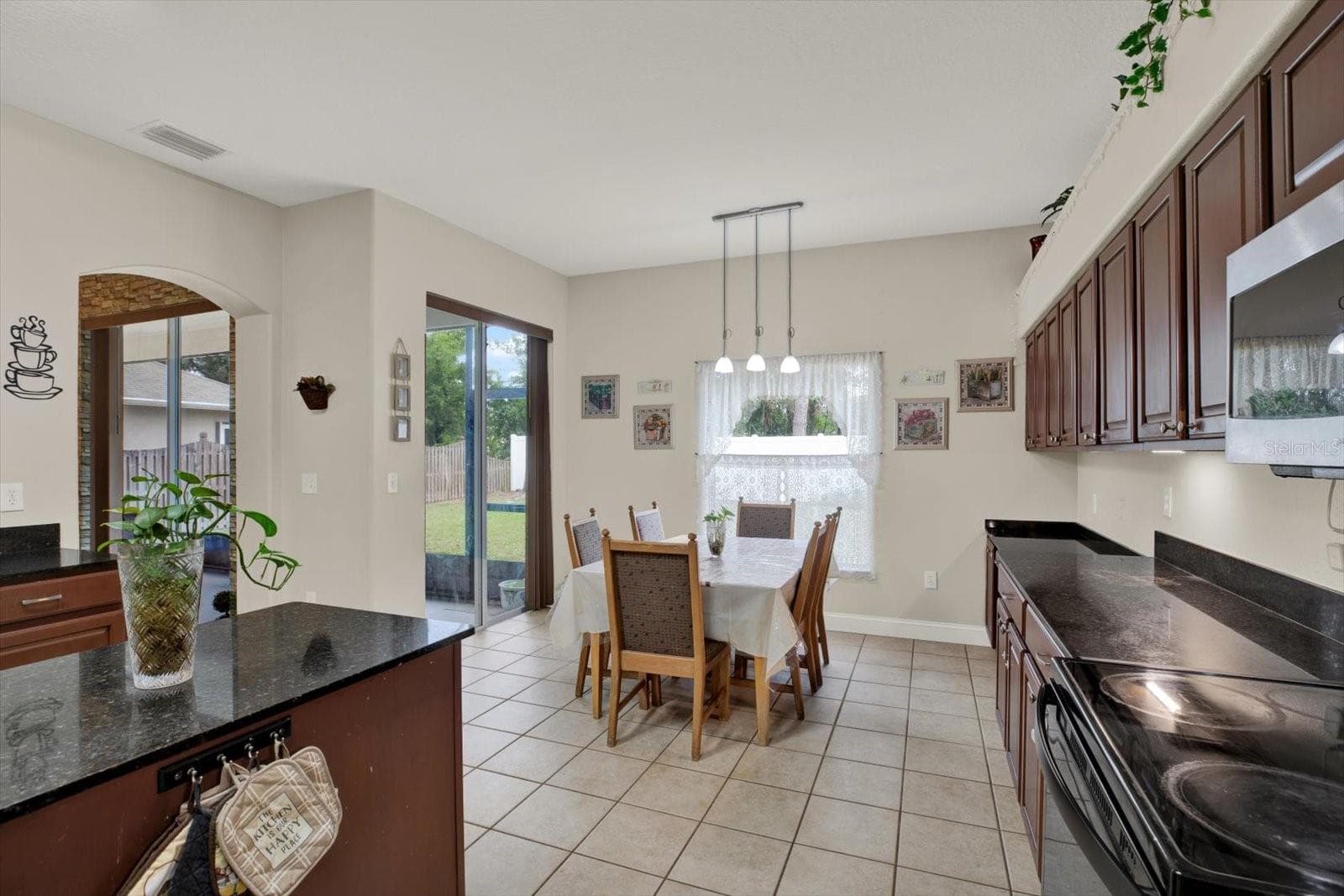 Single Family Residence at 31405 GLENDALOUGH WAY, WESLEY CHAPEL, photo 16 of 50
