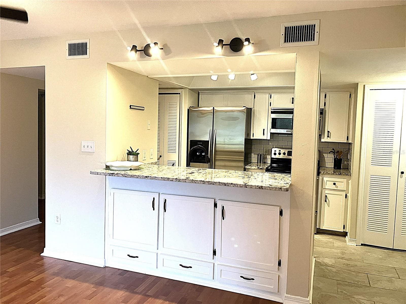 Kitchen Breakfast Bar in Dining Room - 956 5TH ST #9A, CLERMONT