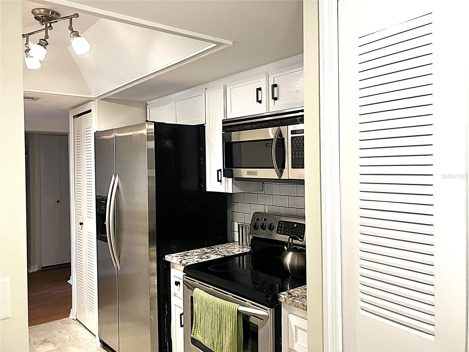 Kitchen Stainless Appliances - 956 5TH ST #9A, CLERMONT