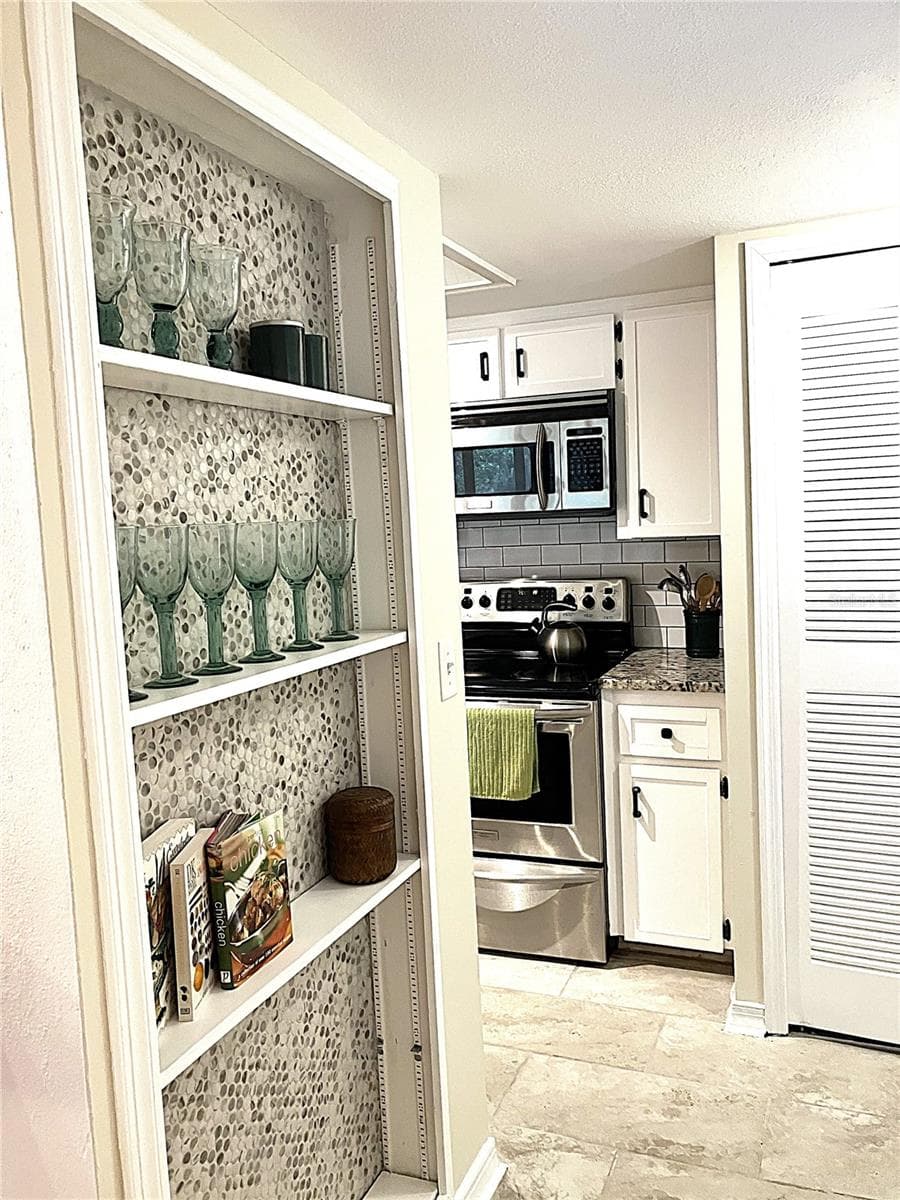 Shelf in Flex Space Near Kitchen - 956 5TH ST #9A, CLERMONT