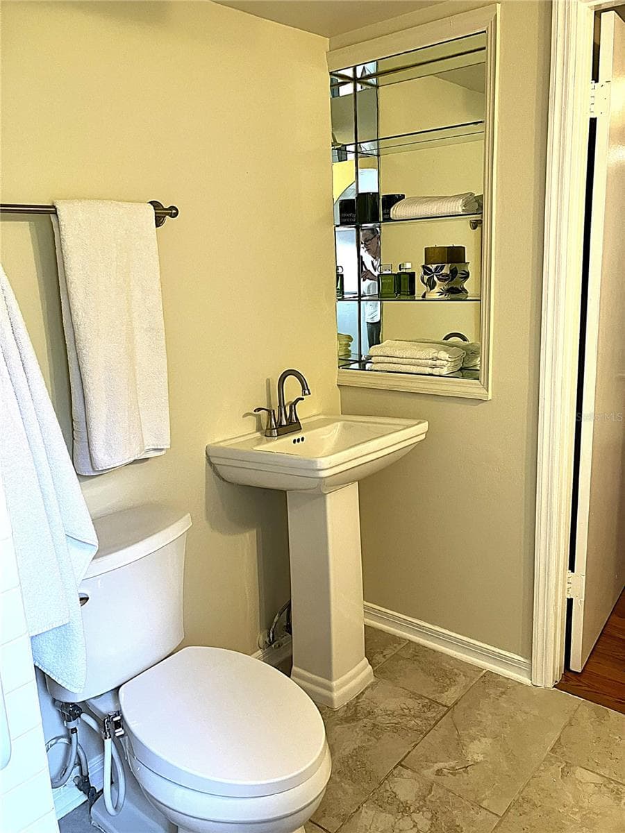 Bathroom - 956 5TH ST #9A, CLERMONT