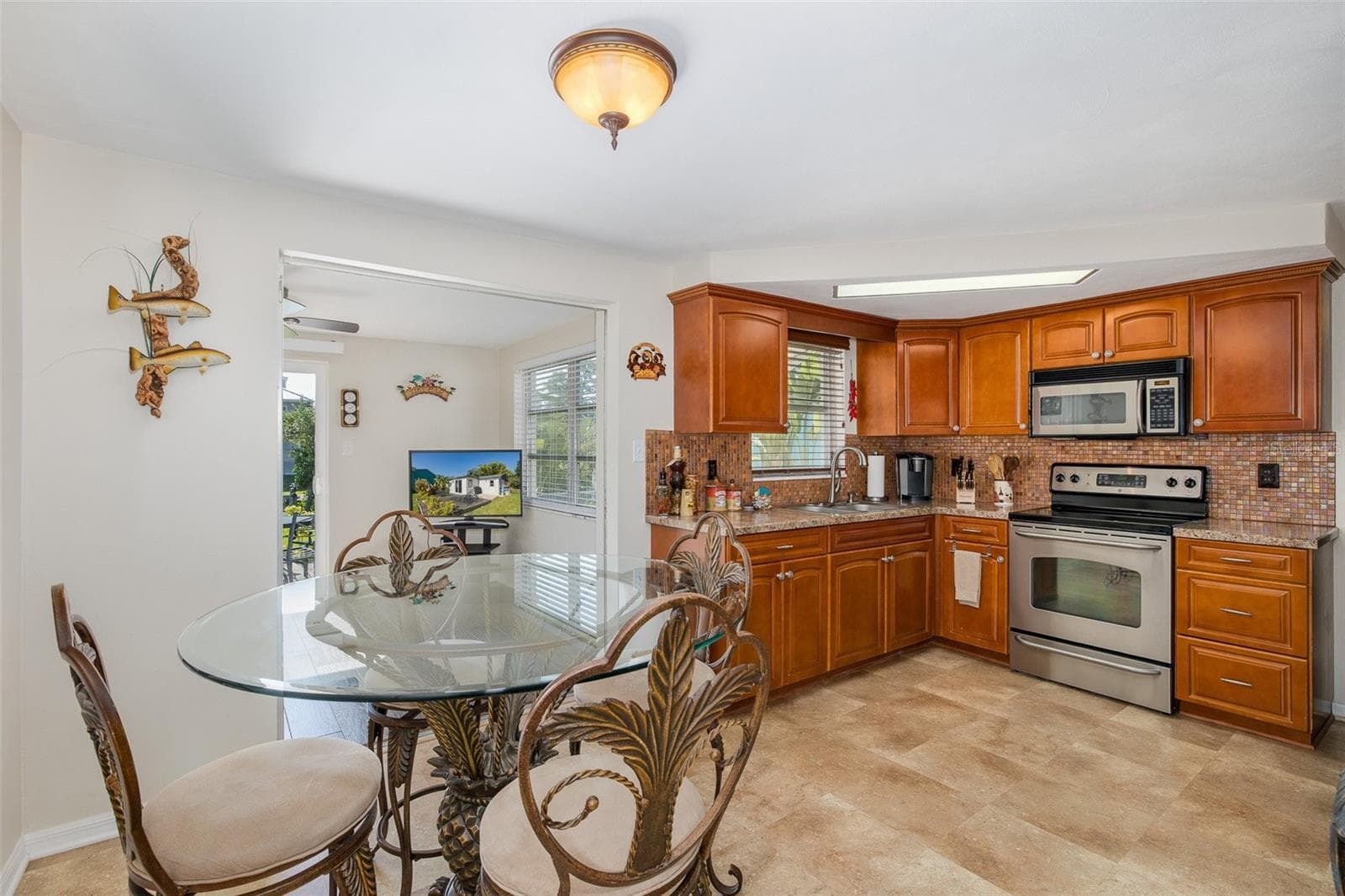 Single Family Residence at 3318 PINEVIEW DR, HOLIDAY, photo 16 of 56