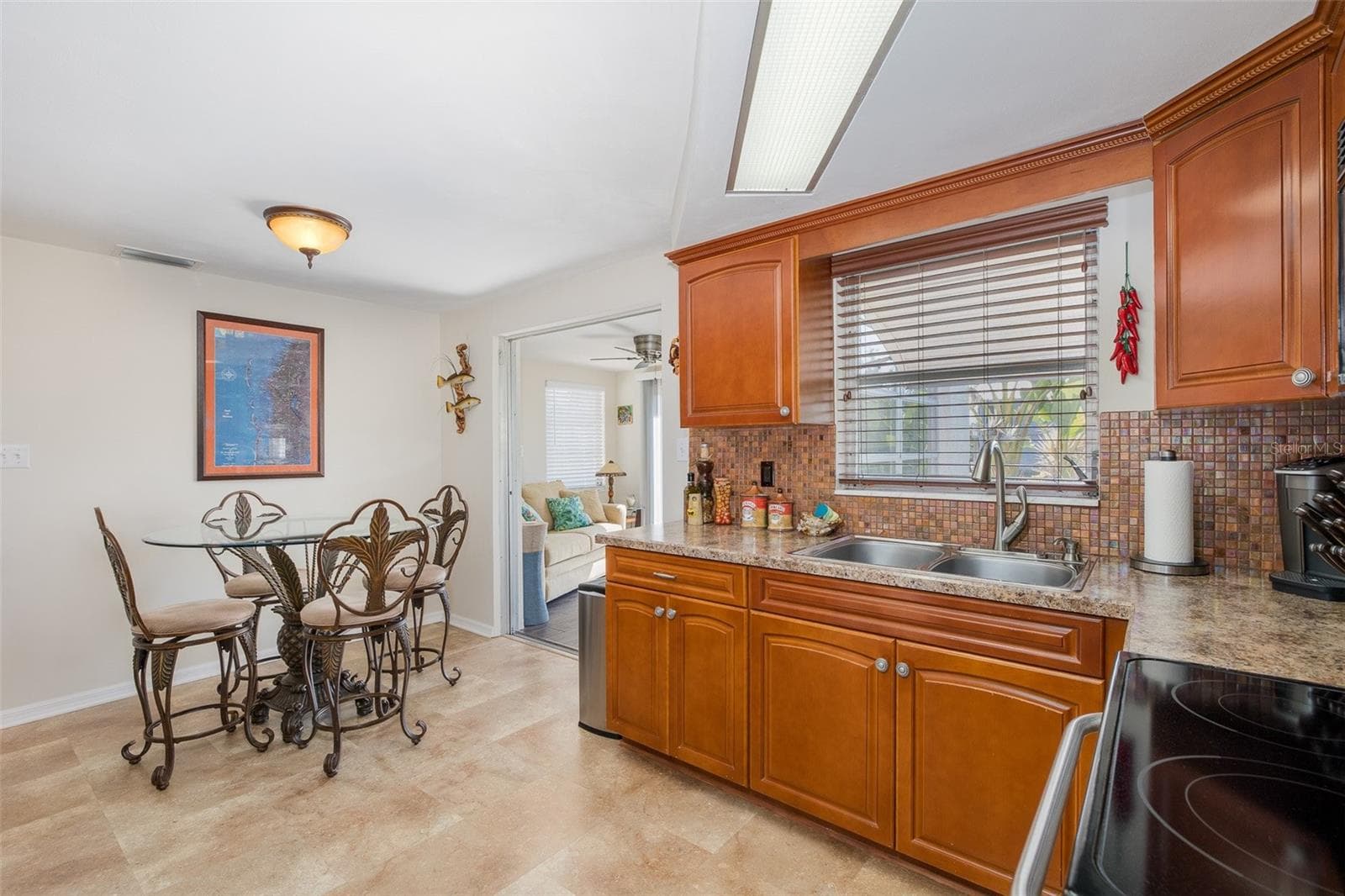 Single Family Residence at 3318 PINEVIEW DR, HOLIDAY, photo 18 of 56
