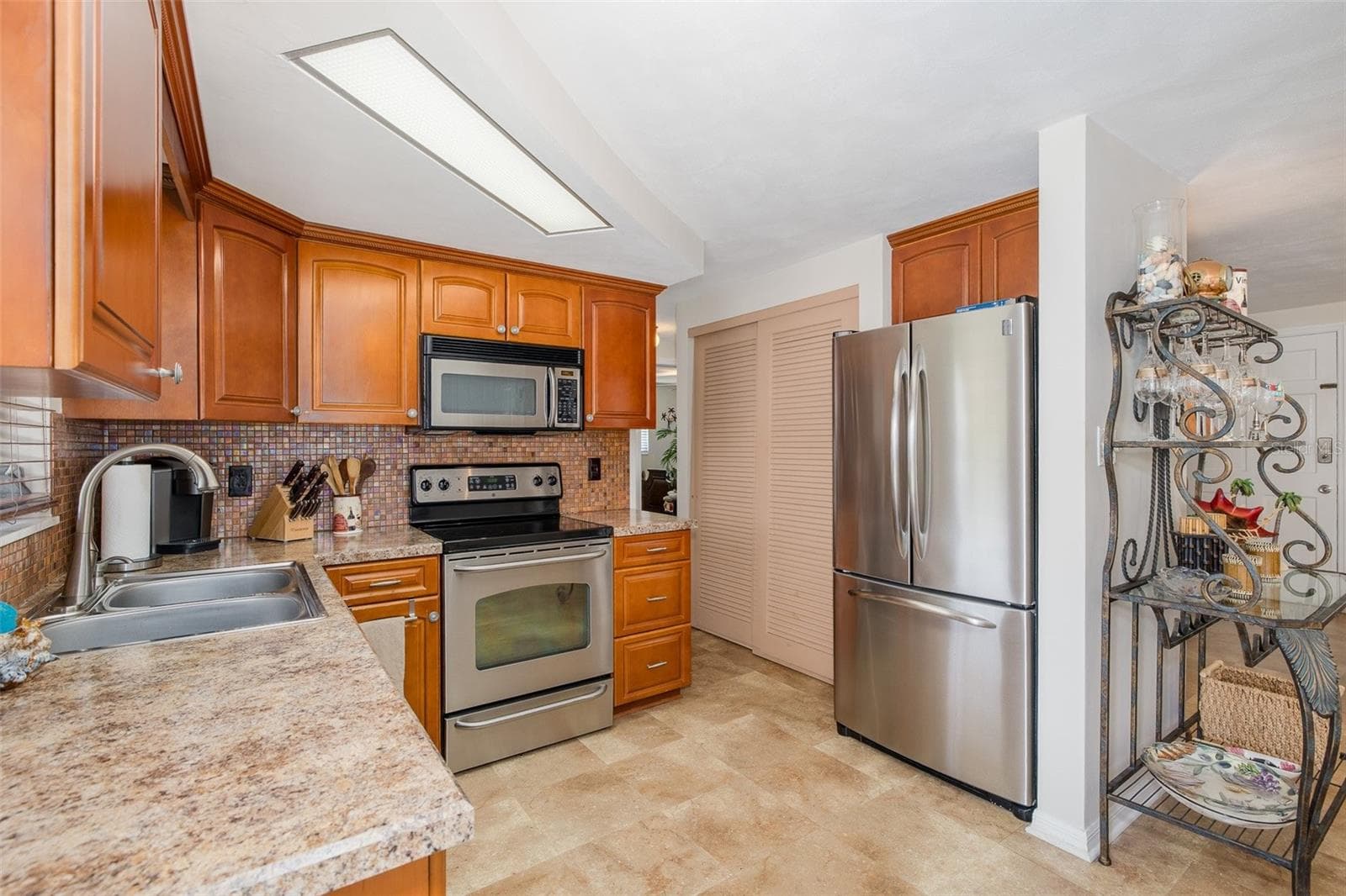 Single Family Residence at 3318 PINEVIEW DR, HOLIDAY, photo 19 of 56
