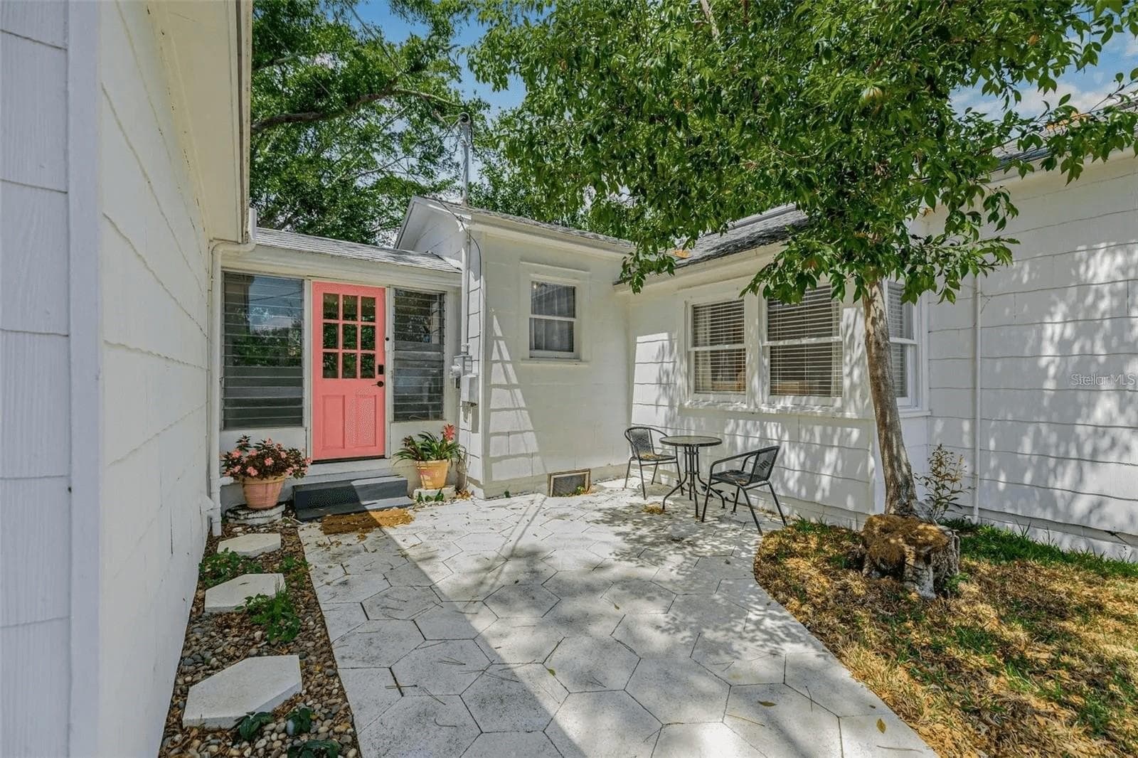 Single Family Residence at 3500 6TH AVE N, ST PETERSBURG, photo 2 of 21