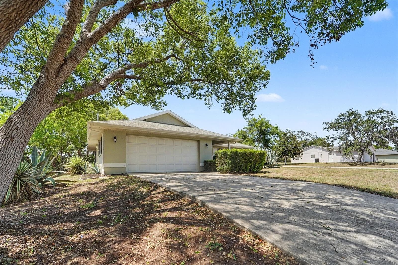 Single Family Residence at 10161 HEATHCLIFF ST, SPRING HILL, photo 2 of 19