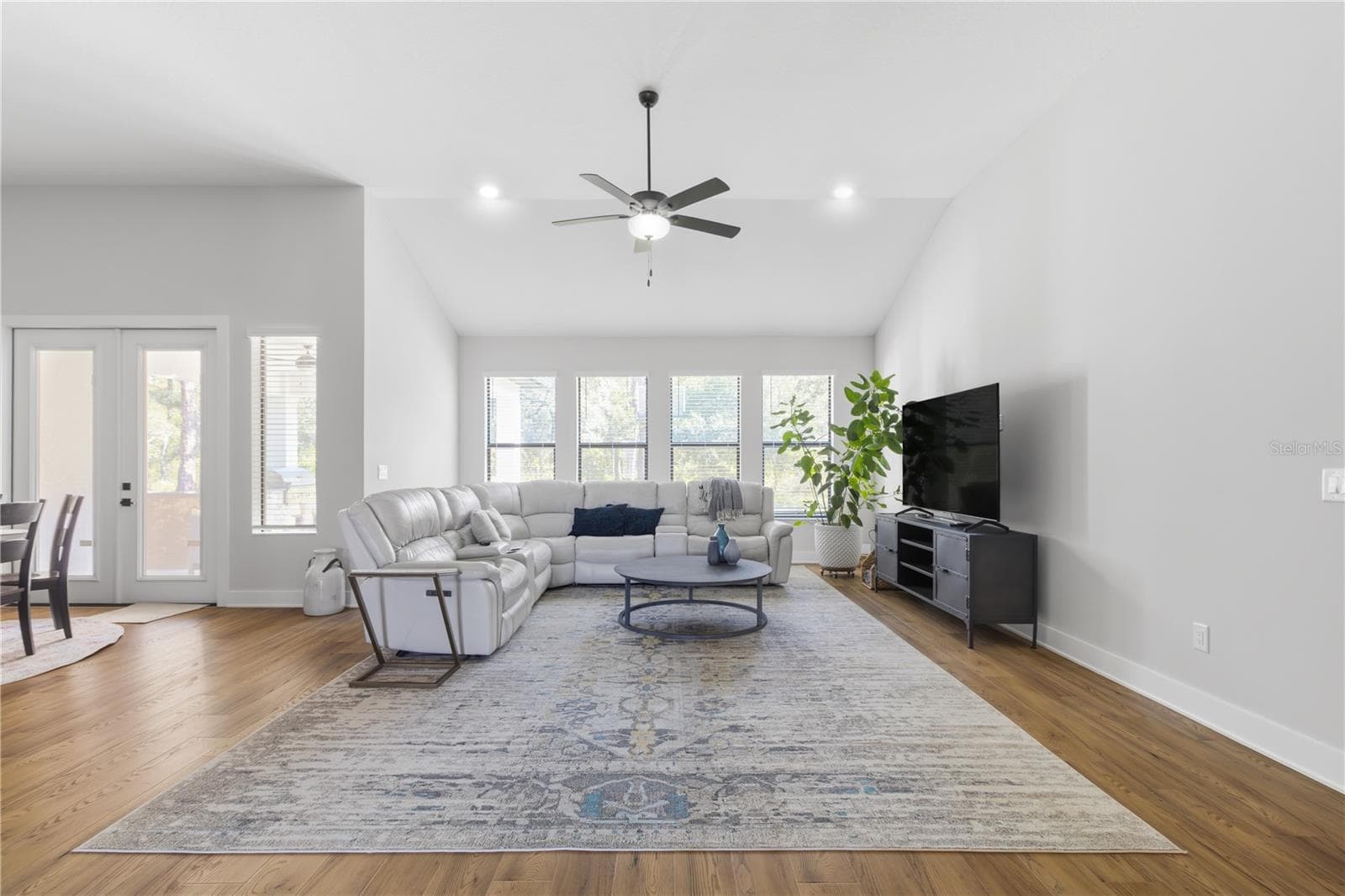 Living Room - 17000 NOKOTA AVE, HUDSON