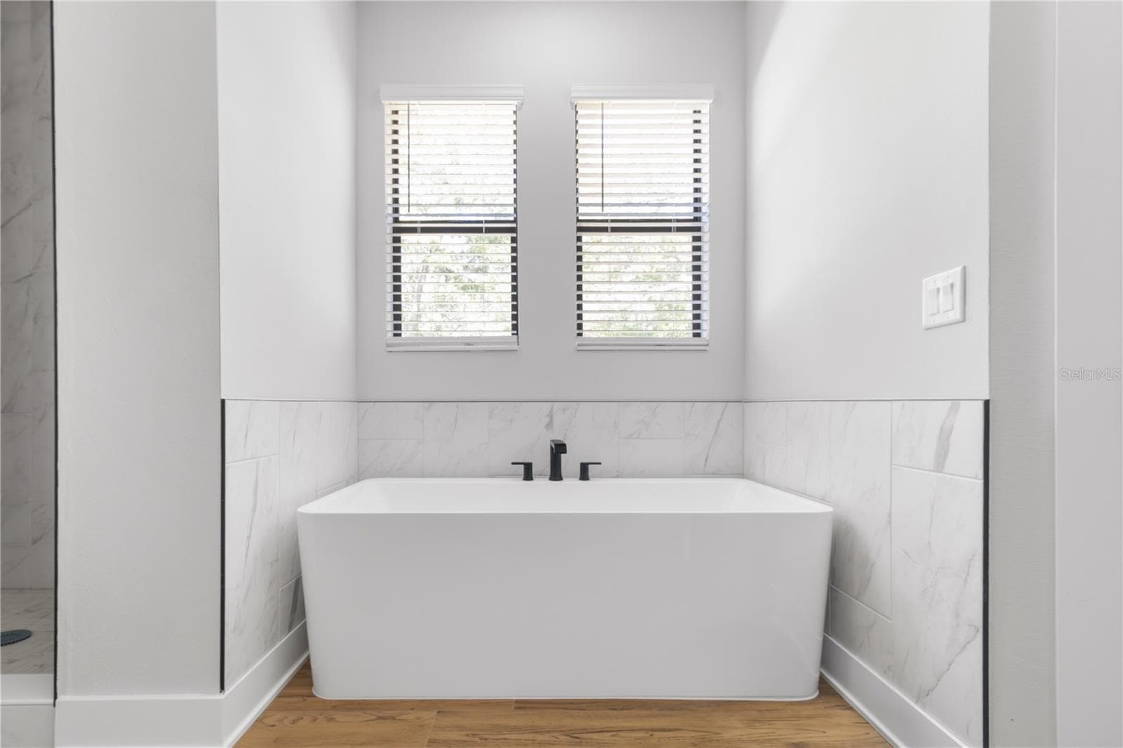 En Suite standing tub - 17000 NOKOTA AVE, HUDSON