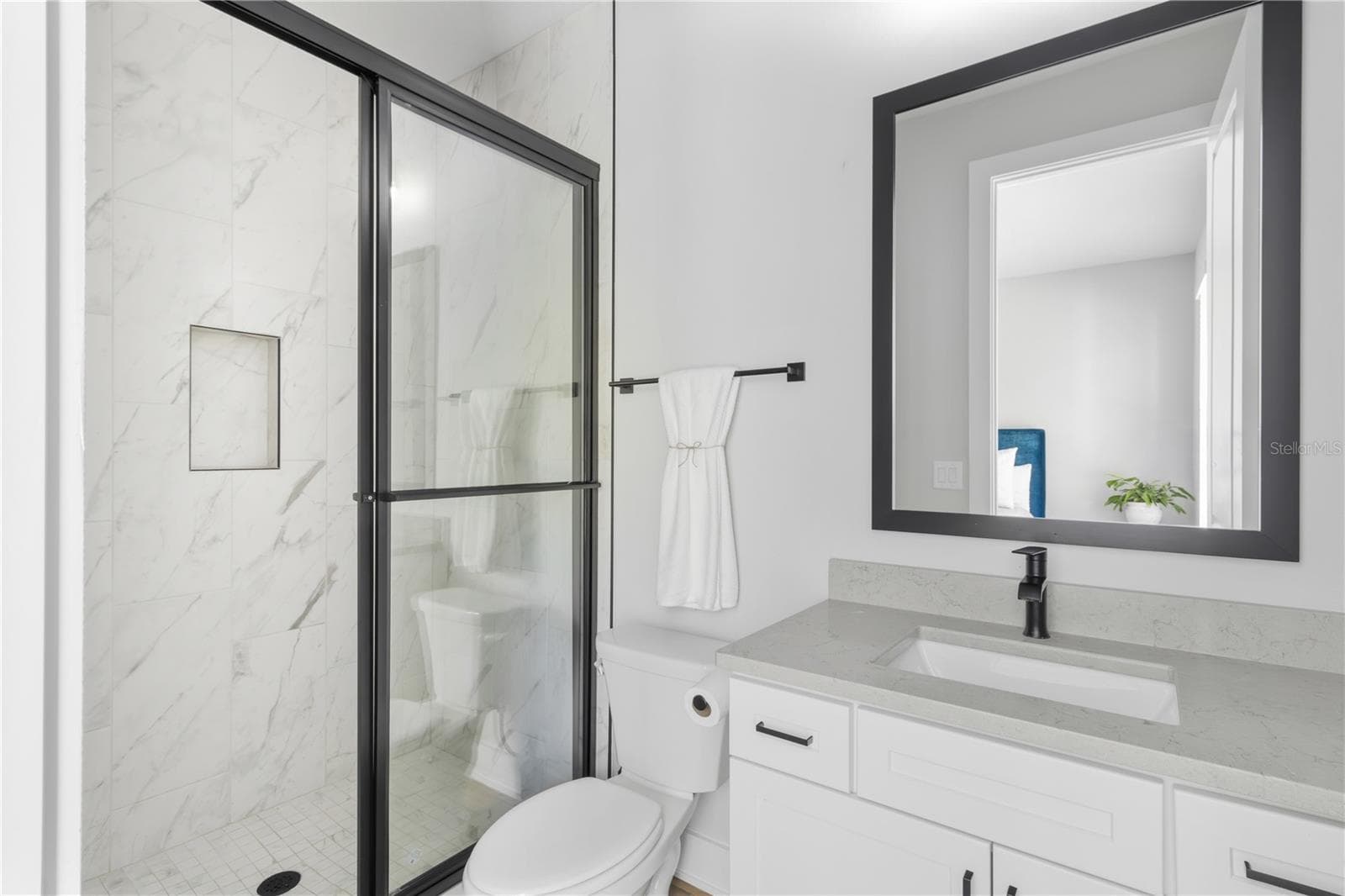 Full Bathroom 3 - 17000 NOKOTA AVE, HUDSON