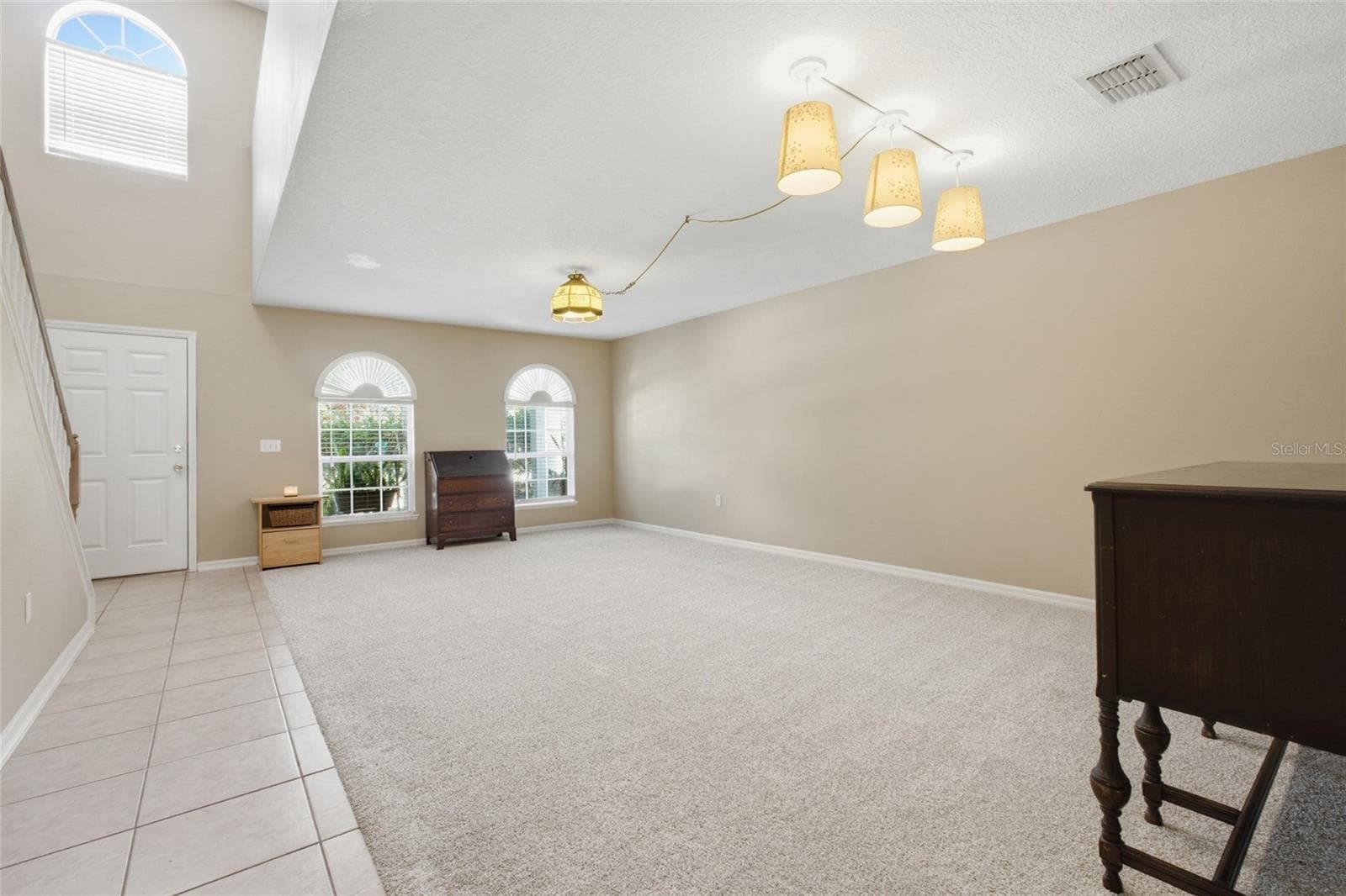Front entrance into living/ great room - 516 CADIZ DR, GROVELAND